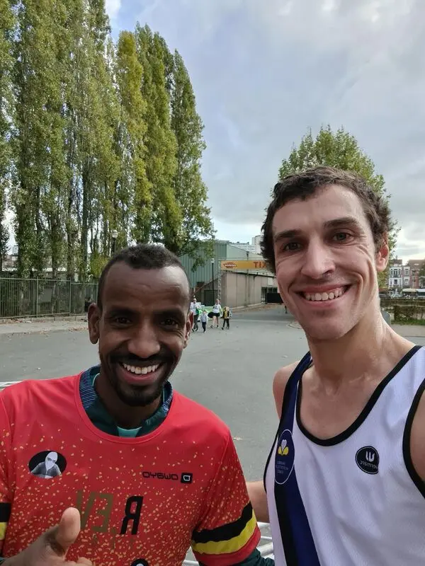 Selfie with Bashir Abdi, bronze medal at the Tokyo Marathon (left).