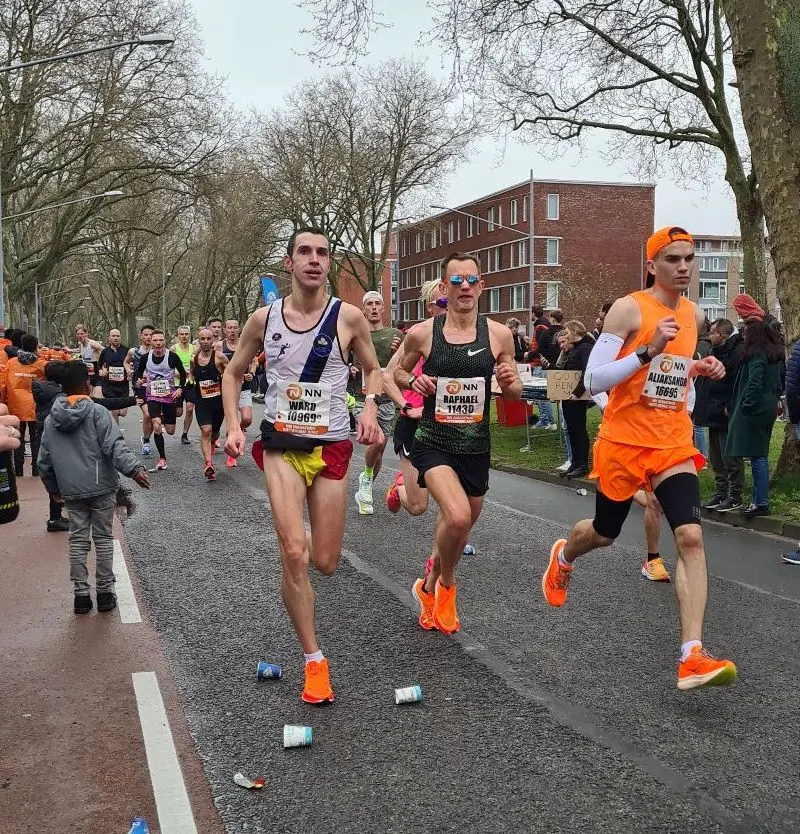 I had just highfived some kids (which I ended up doing quite often in this race), when I spotted my wife cheering me on.